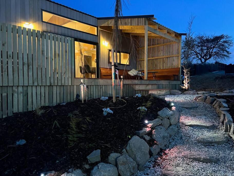 Alpine Chalet - Views, Fire-Pit, Central, Cosy Wanaka Zewnętrze zdjęcie